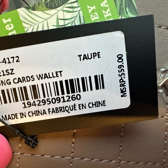 Badgley Miscka NWT Taupe vegan leather long cards‎ wallet quilted l - Picture 8 of 8